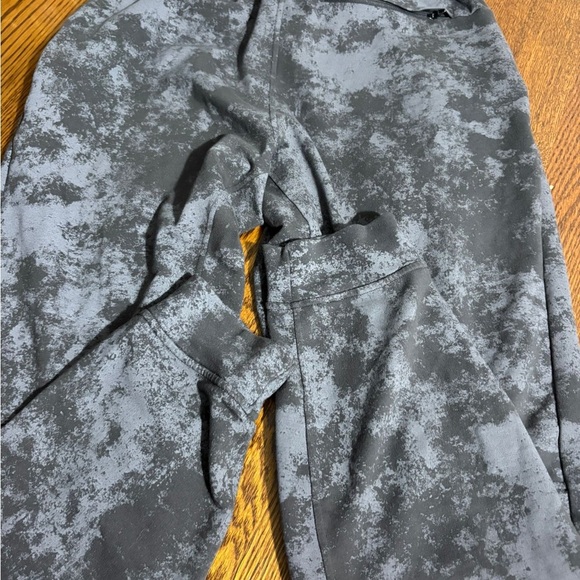 Lululemon🍋Gray and Black Patterned Pants - Picture 7 of 12